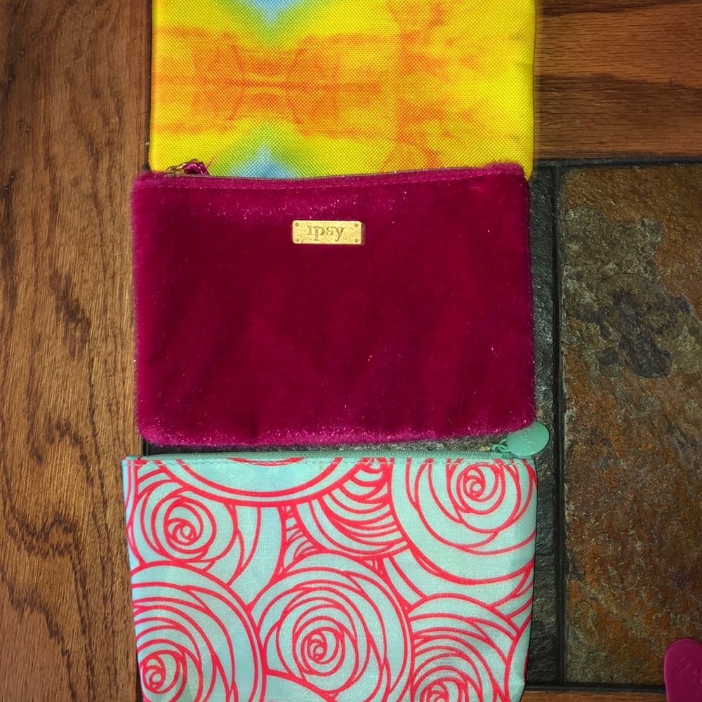 FREE with purchase over $50. Make-up bag. - Picture 3 of 4